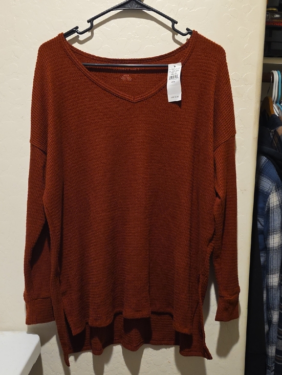 American Eagle Outfitters Sweaters - American Eagle Outfitters Rust V-Neck Lightweight Knit Sweater